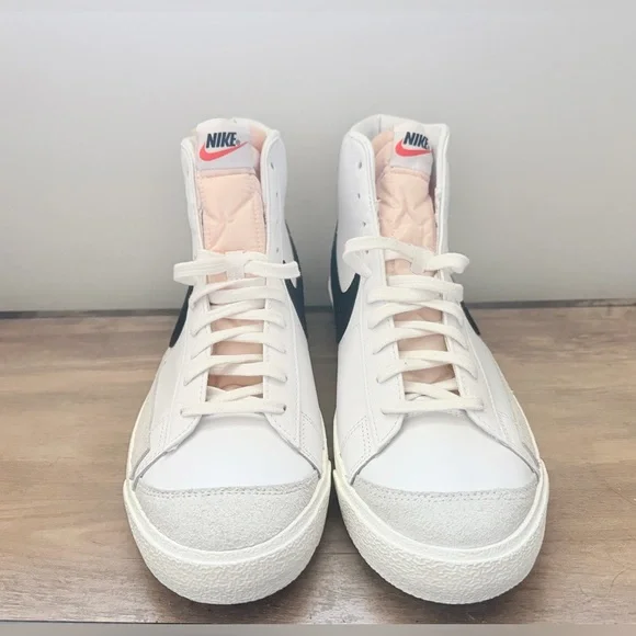 Women's Nike Blazer Mid 77's High Top Casual Sneakers - Picture 3 of 7